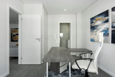 Apartamento T4 para Venda em Quelfes