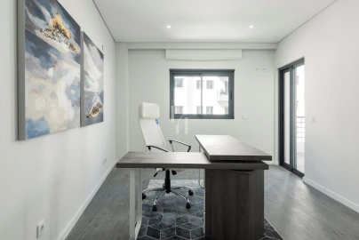 Apartamento T4 para Venda em Quelfes