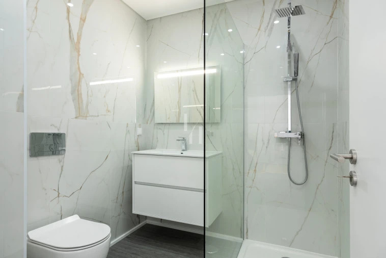 Apartamento T4 para Venda em Quelfes Foto 13