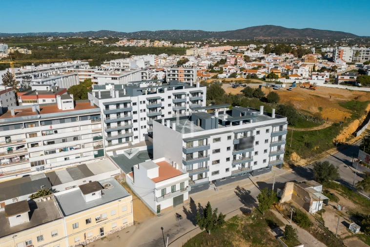 Apartamento T4 para Venda em Quelfes Foto 2
