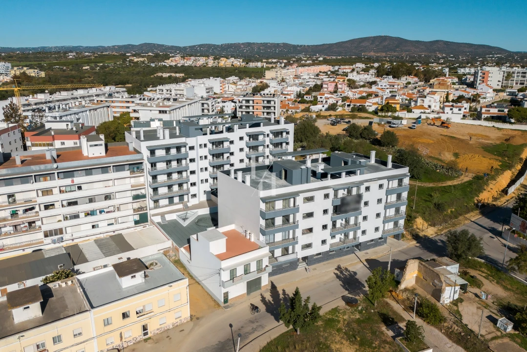 Apartamento T4 para Venda em Quelfes Foto 2