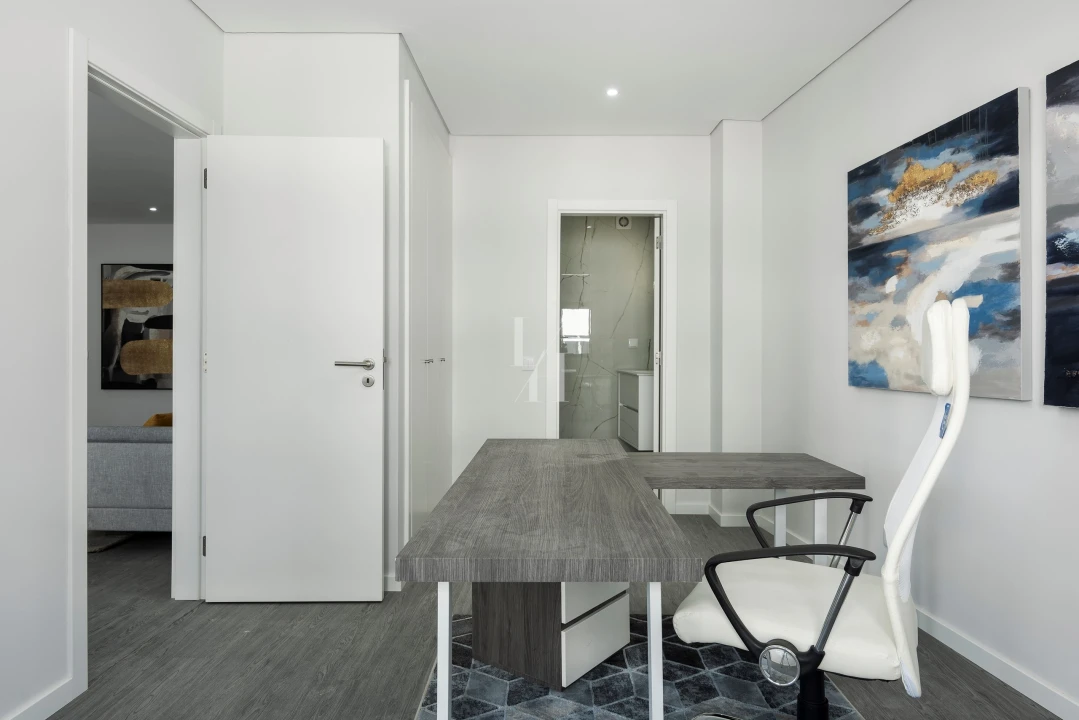 Apartamento T4 para Venda em Quelfes Foto 19