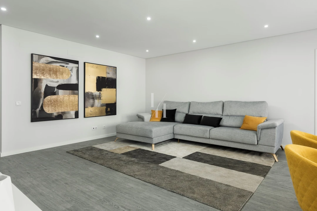 Apartamento T4 para Venda em Quelfes Foto 4