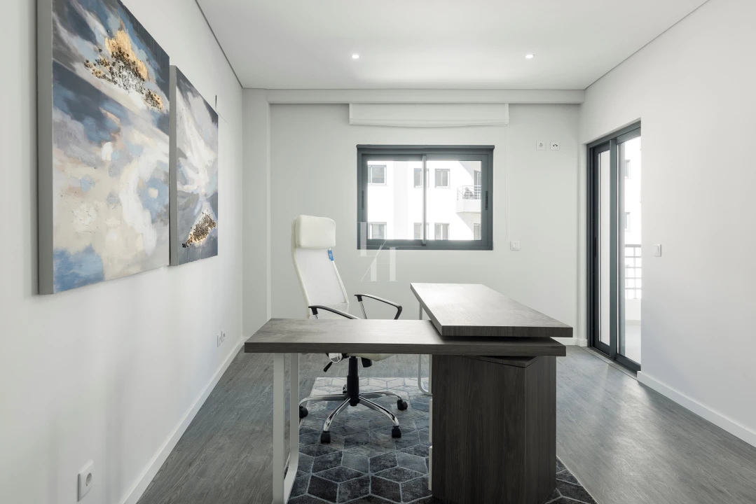 Apartamento T4 para Venda em Quelfes Foto 18