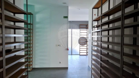 Loja para Venda em Setubal (São Sebastião)