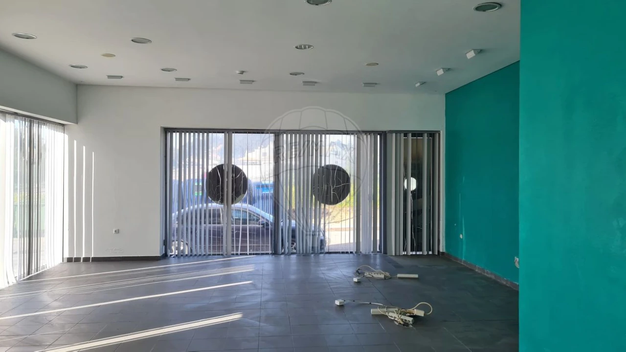 Loja para Venda em Setubal (São Sebastião) Foto 8