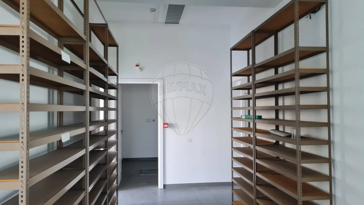 Loja para Venda em Setubal (São Sebastião) Foto 4