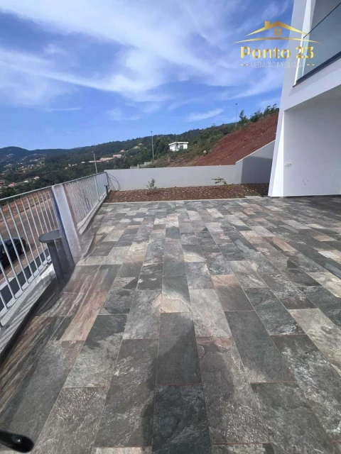 Moradia T3 para Venda em Santa Cruz