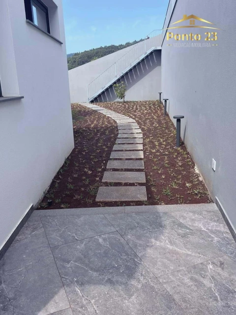 Moradia T3 para Venda em Santa Cruz
