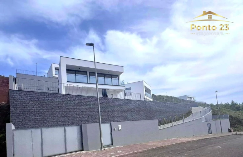 Moradia T3 para Venda em Santa Cruz