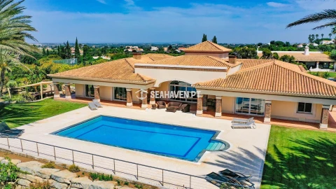 Moradia T5 para Venda em Albufeira e Olhos de Água