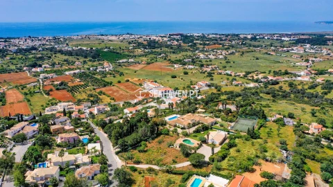 Moradia T5 para Venda em Albufeira e Olhos de Água