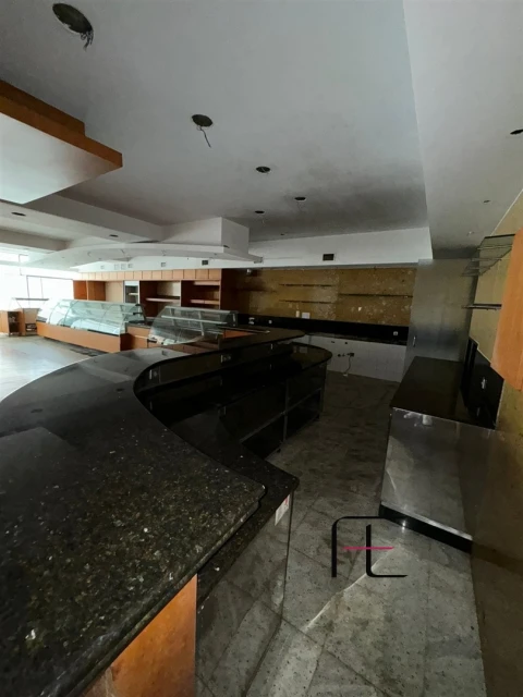 Loja para Venda em Mafamude e Vilar do Paraíso