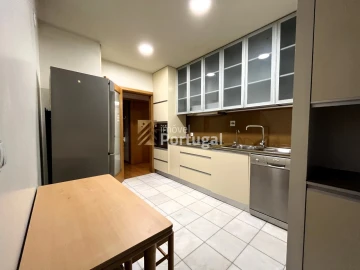 Apartamento T4 para Venda em Braga (São José de São Lázaro e São João do Souto)