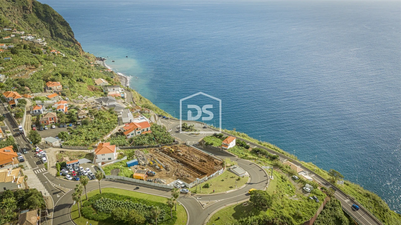 Moradia T3 para Venda em Arco da Calheta Foto 3