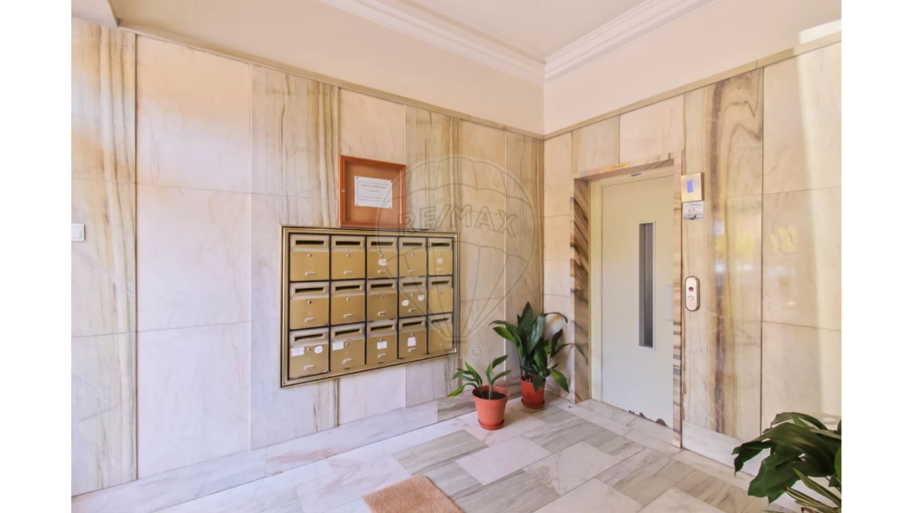 Apartamento T2 para Venda em Campo de Ourique Foto 1