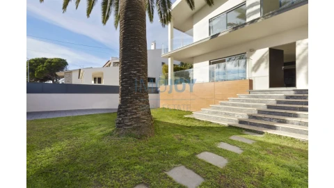 Moradia T7 para Venda em Carcavelos e Parede