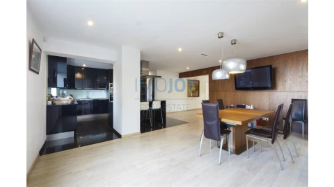 Moradia T7 para Venda em Carcavelos e Parede
