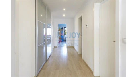 Moradia T7 para Venda em Carcavelos e Parede