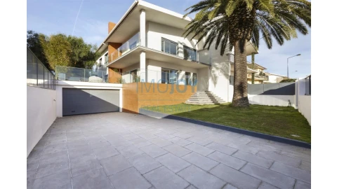 Moradia T7 para Venda em Carcavelos e Parede