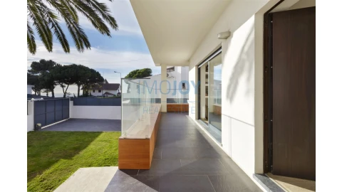 Moradia T7 para Venda em Carcavelos e Parede