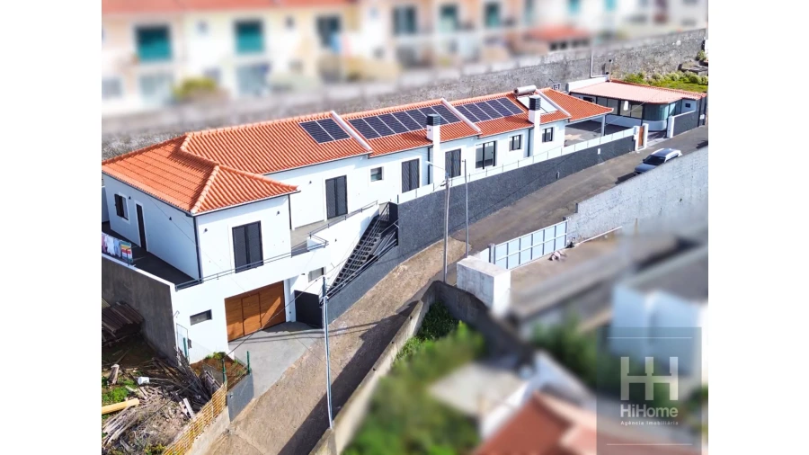 Moradia T4 para Venda em Caniço Foto 3
