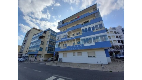 Apartamento T4 para Venda em Laranjeiro e Feijó