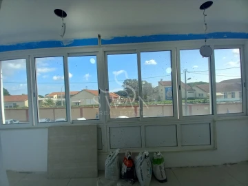 Apartamento T4 para Venda em Laranjeiro e Feijó