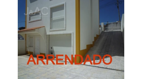 Moradia T2 para Arrendamento em Alcabideche