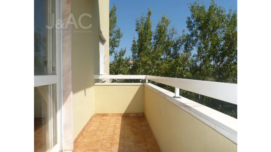 Apartamento T3 para Arrendamento em Alcabideche Foto 2