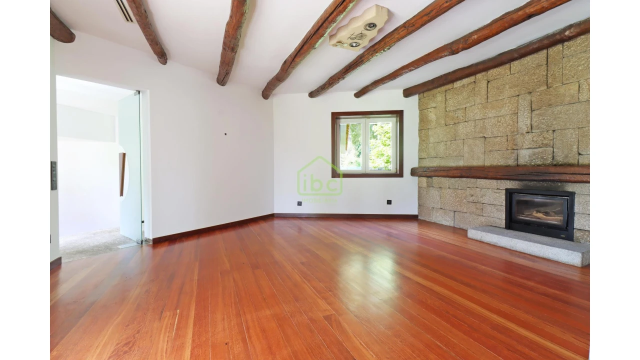 Moradia T4 para Venda em Vilar e Mosteiró Foto 26