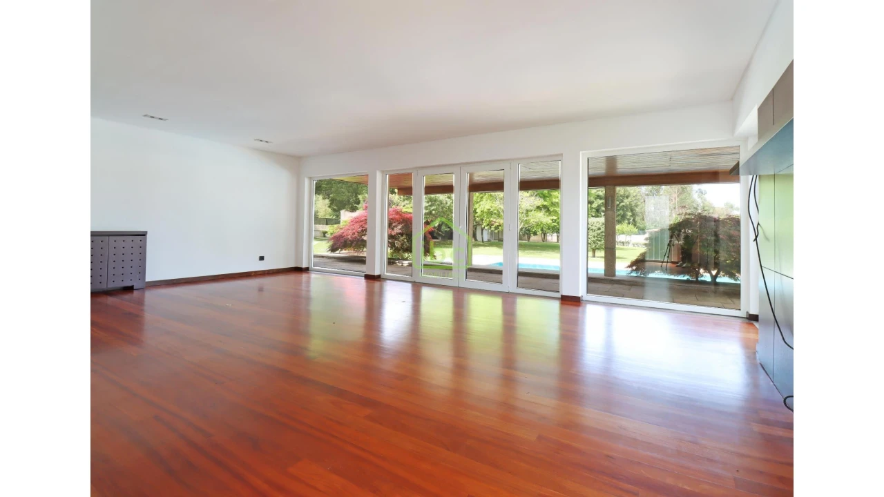 Moradia T4 para Venda em Vilar e Mosteiró Foto 32