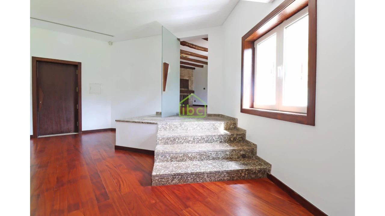 Moradia T4 para Venda em Vilar e Mosteiró Foto 25