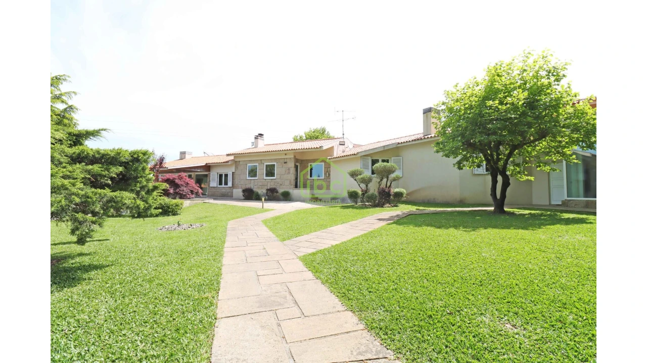 Moradia T4 para Venda em Vilar e Mosteiró Foto 8