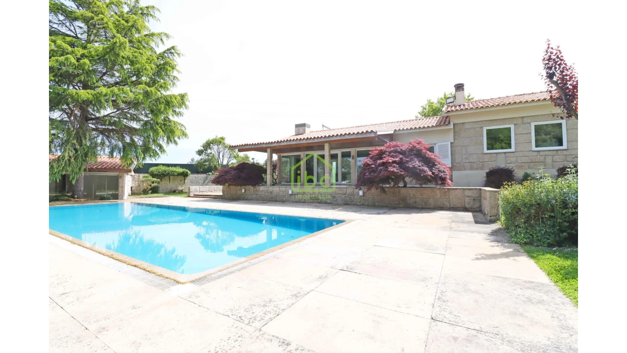 Moradia T4 para Venda em Vilar e Mosteiró Foto 4