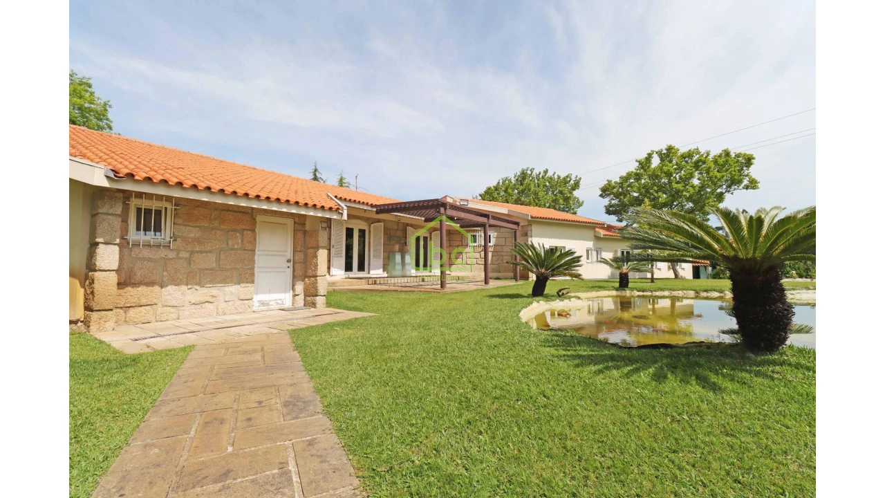 Moradia T4 para Venda em Vilar e Mosteiró Foto 16