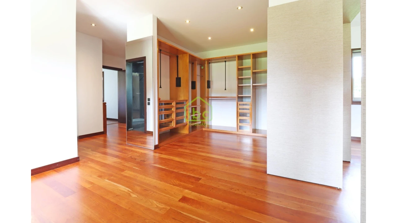 Moradia T4 para Venda em Vilar e Mosteiró Foto 48