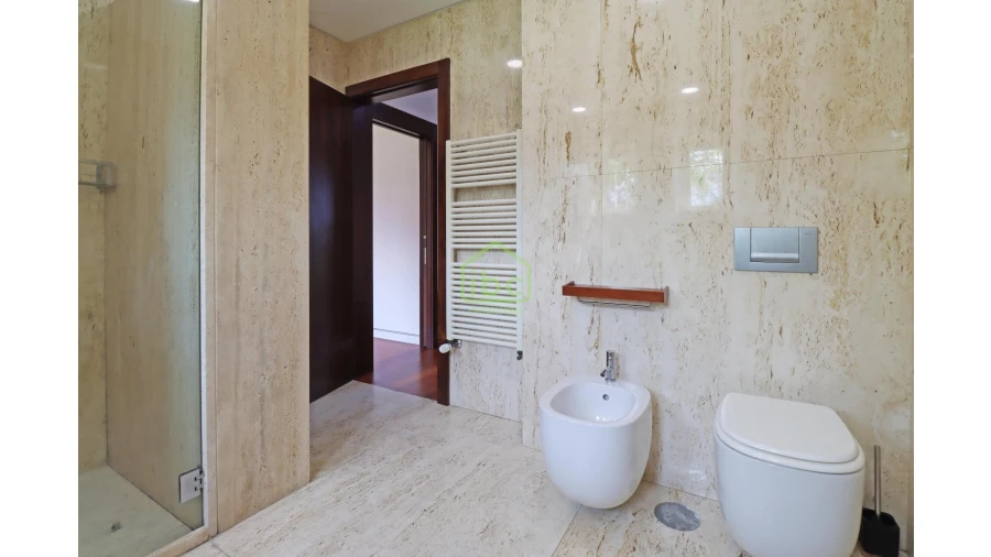 Moradia T4 para Venda em Vilar e Mosteiró Foto 46