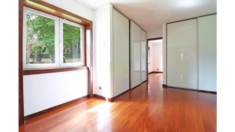 Moradia T4 para Venda em Vilar e Mosteiró Foto 22