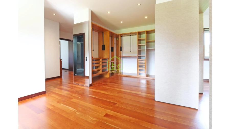 Moradia T4 para Venda em Vilar e Mosteiró Foto 48