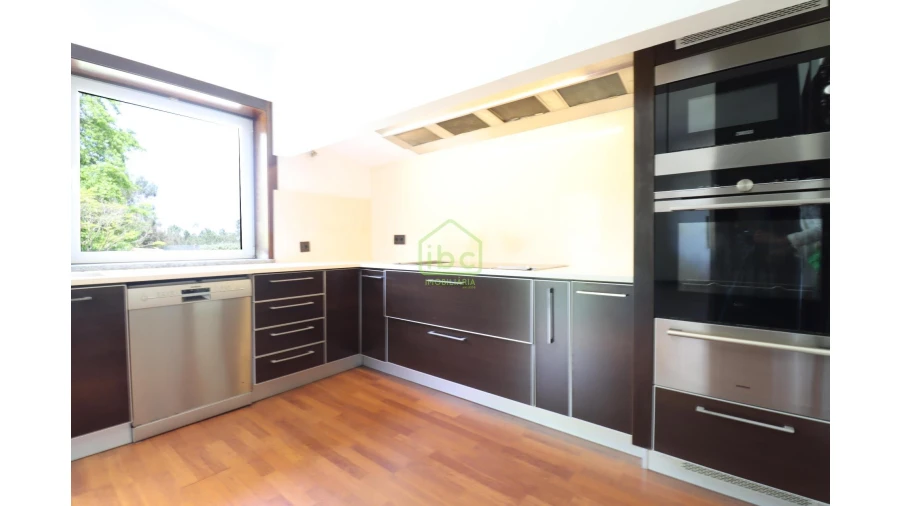 Moradia T4 para Venda em Vilar e Mosteiró Foto 36