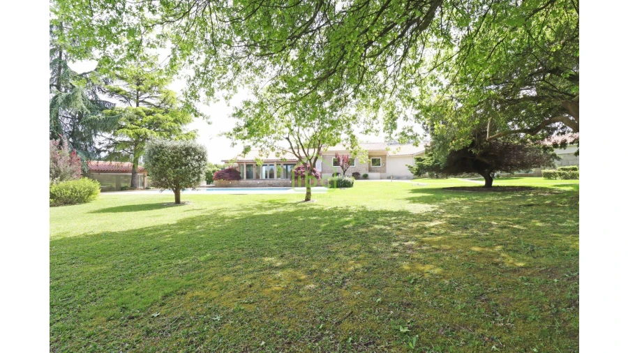 Moradia T4 para Venda em Vilar e Mosteiró Foto 5