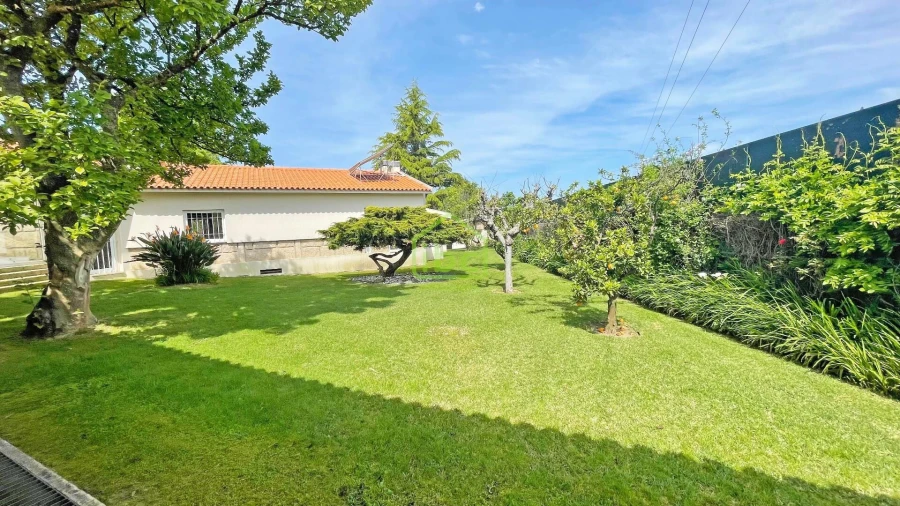 Moradia T4 para Venda em Vilar e Mosteiró Foto 40