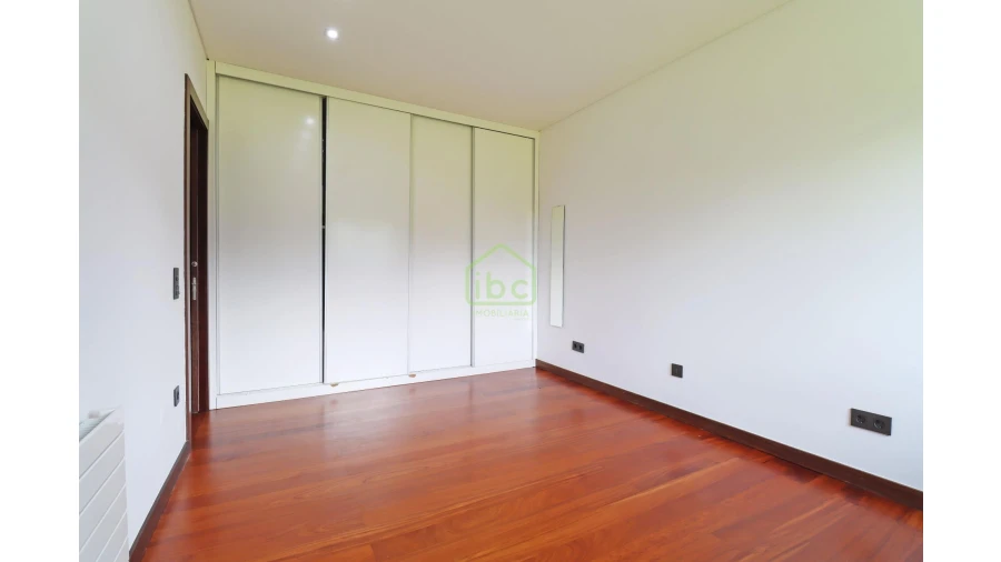 Moradia T4 para Venda em Vilar e Mosteiró Foto 43