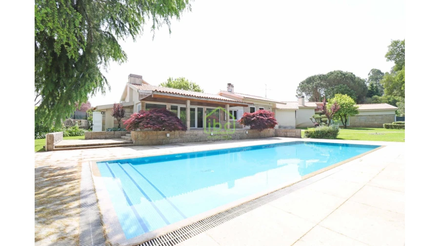 Moradia T4 para Venda em Vilar e Mosteiró Foto 3