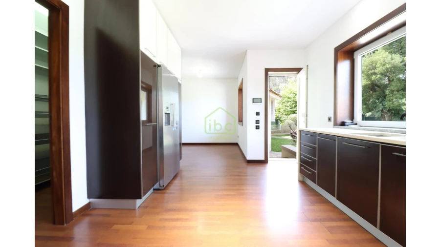 Moradia T4 para Venda em Vilar e Mosteiró Foto 38