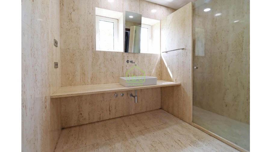 Moradia T4 para Venda em Vilar e Mosteiró Foto 45