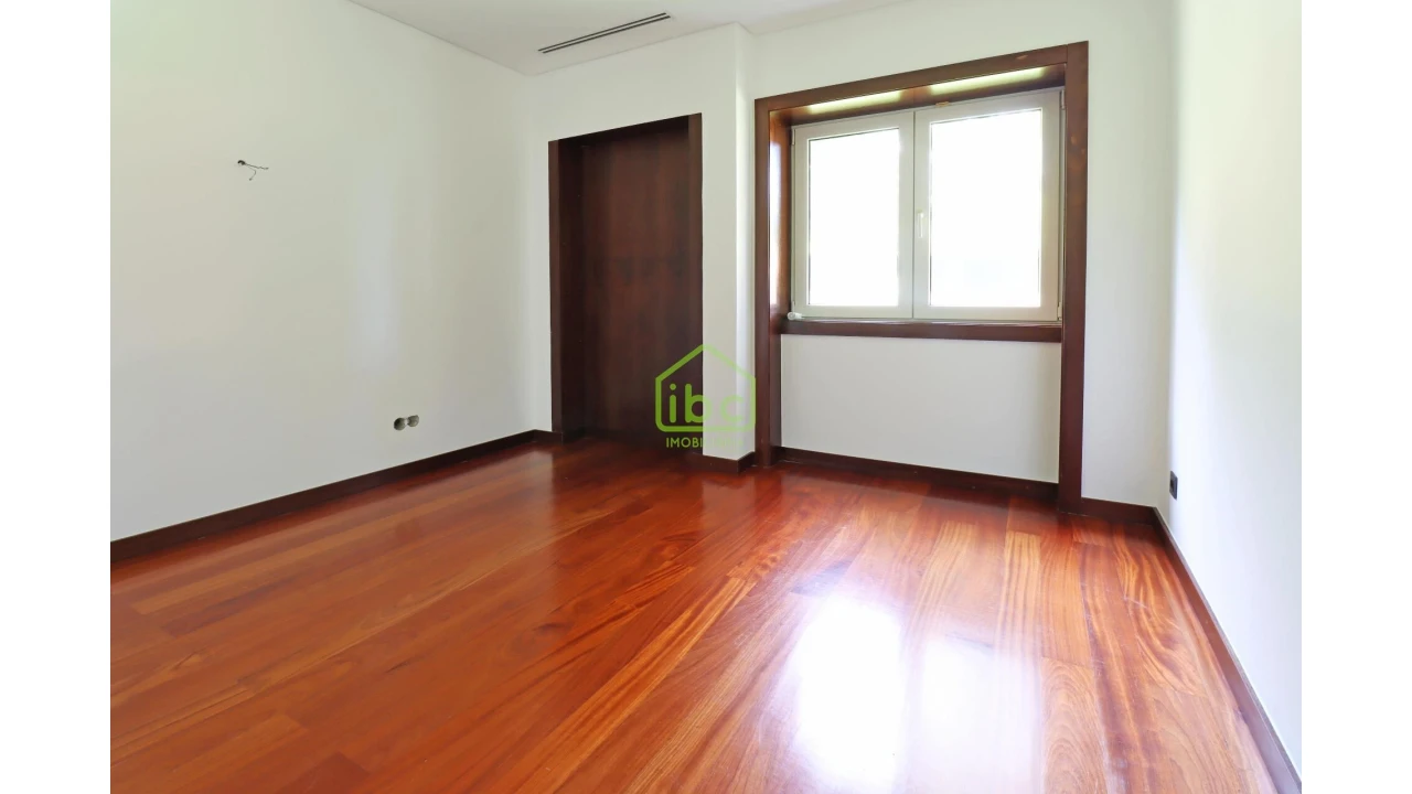 Moradia T4 para Venda em Vilar e Mosteiró Foto 19