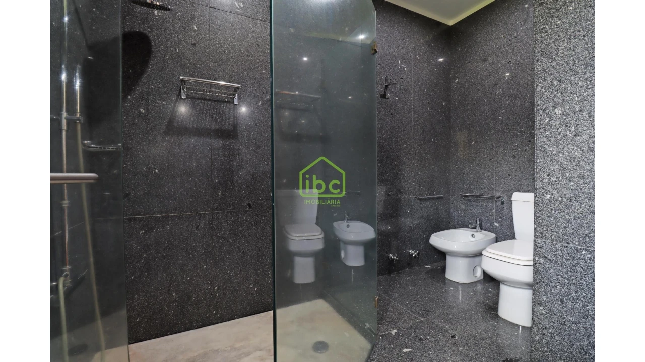 Moradia T4 para Venda em Vilar e Mosteiró Foto 55