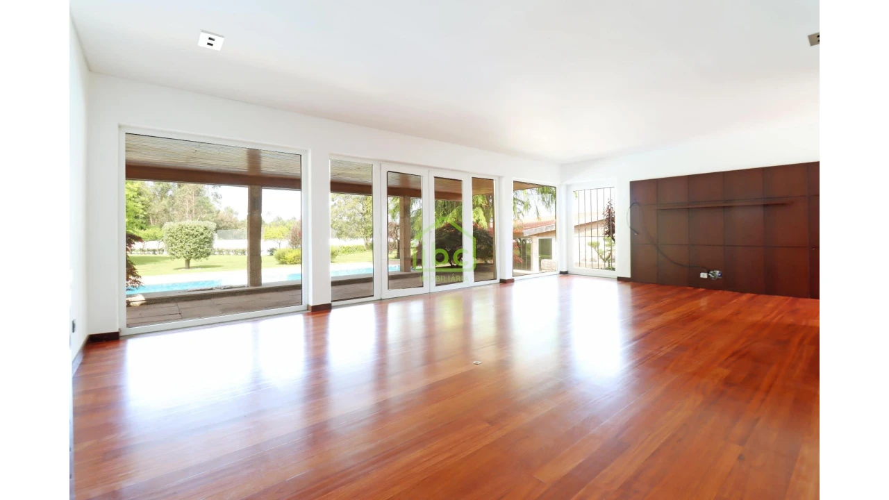 Moradia T4 para Venda em Vilar e Mosteiró Foto 31